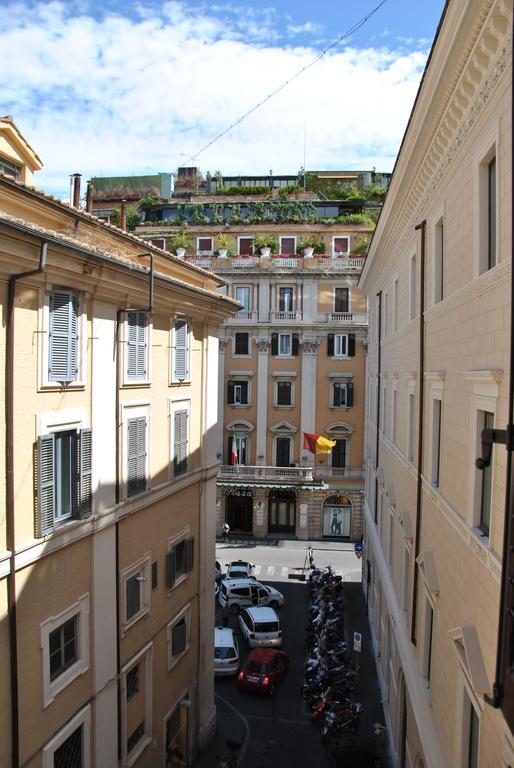 App Leoncino Design Apartment In Rome Room photo