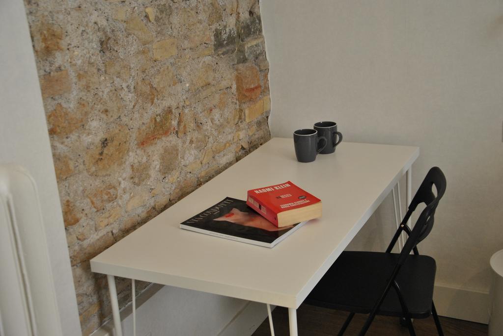 App Leoncino Design Apartment In Rome Room photo